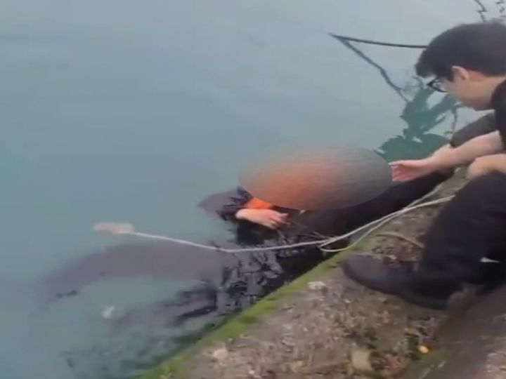 술 마시고 발 헛디뎌 해상 추락…60대 무사구조