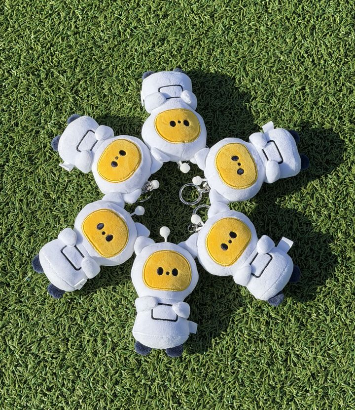 [창원=뉴시스] 마산로봇랜드 연간회원 가입시 증정하는 한정판 '로보모 인형' 키링. (사진=경남로봇랜드재단 제공) 2026.02.11. photo@newsis.com&nbsp; *재판매 및 DB 금지