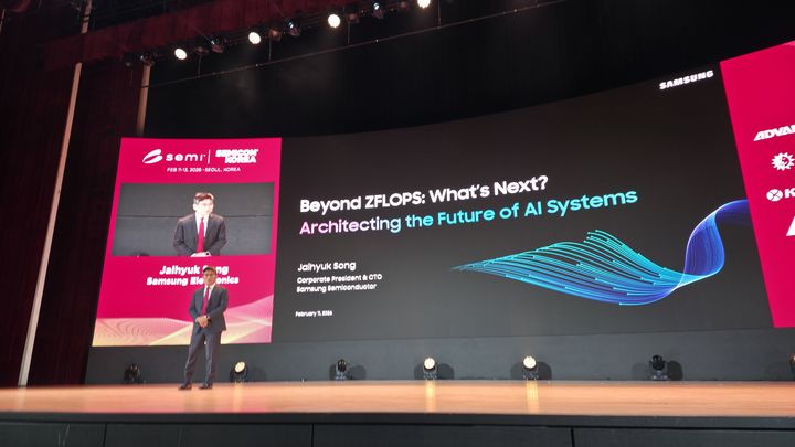 [서울=뉴시스]송재혁 삼성전자 디바이스솔루션(DS)부문 최고기술책임자(CTO)는 11일 서울 코엑스에서 열린 '세미콘 코리아 2026'의 기조연설을 하고 있다. photo@newsis.com *재판매 및 DB 금지