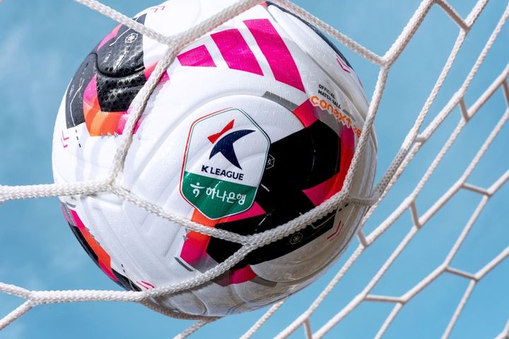 [서울=뉴시스] 한국프로축구연맹, 2026시즌 K리그 공인구로 아디다스 '커넥스트 26 프로' 채택. (사진=한국프로축구연맹 제공) *재판매 및 DB 금지