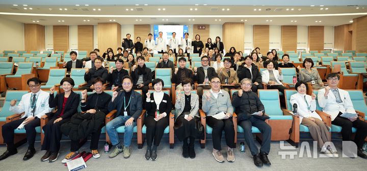 [서울=뉴시스] 의료 AI 워크숍 참석자 단체사진. (사진= 이화여자대학교 의료원 제공)