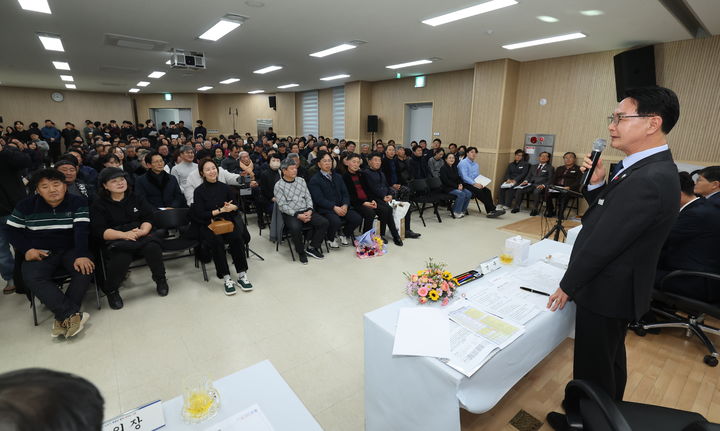 [고창=뉴시스] 지난달 13일 새해 '활력고창 나눔대회' 첫 순서인 고창읍에서 심덕섭 군수가 인사말을 하고 있다. *재판매 및 DB 금지
