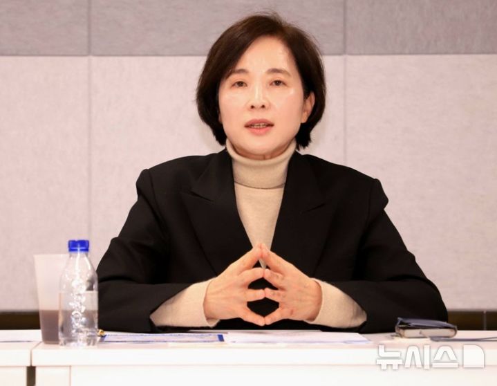 [의정부=뉴시스] 유은혜 경기도교육감 예비후보가 11일 경기도북부청사에서 기자간담회를 열고 공약을 발표하고 있다. (사진=유 예비후보 측 제공) 2026.02.11 photo@newsis.com