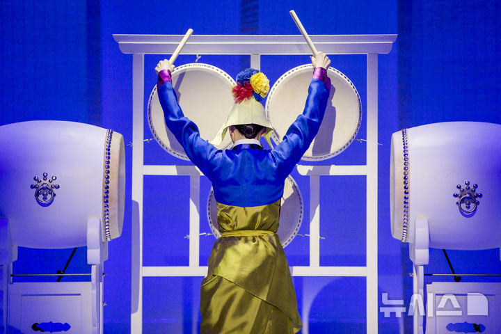 [서울=뉴시스]국립무용단 '축제' 공연. (사진=국립극장 제공) 