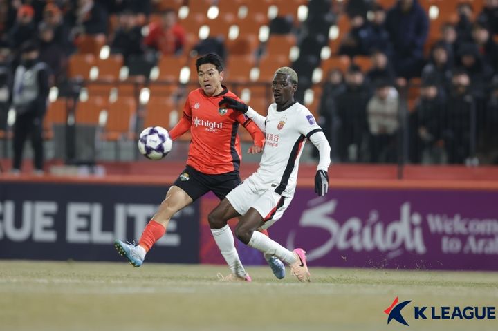 [서울=뉴시스] 프로축구 K리그1 강원FC의 김대원. (사진=한국프로축구연맹 제공) *재판매 및 DB 금지