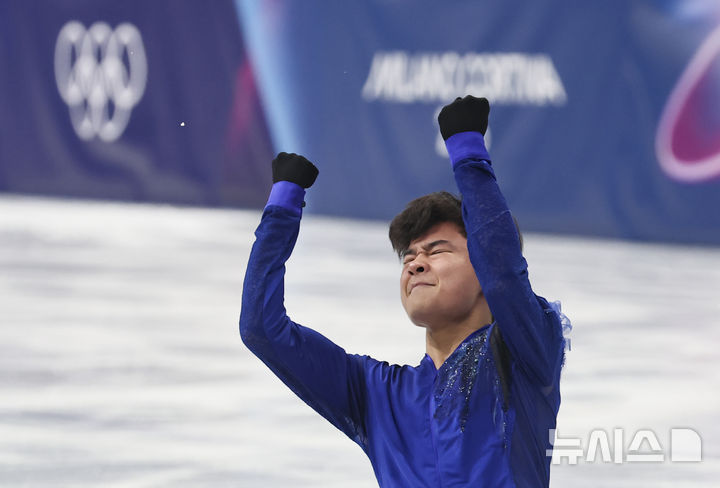 [밀라노=뉴시스] 김근수 기자 = 피겨스케이트 김현겸이 10일(현지 시간) 이탈리아 밀라노 아이스스케이팅 아레나에서 열린 2026 밀라노·코르티나 담페초 동계올림픽 남자 싱글 쇼트프로그램에서 연기를 펼치고 있다. 2026.02.11. ks@newsis.com
