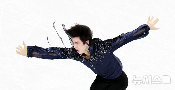 [밀라노=뉴시스] 박주성 기자 = 10일 (현지 시간) 이탈리아 밀라노 아이스 스케이팅 아레나 경기장에서 열린 2026 밀라노·코르티나담페초 동계올림픽 피겨스케이팅 남자 싱글 쇼트프로그램에서 차준환 선수가 경기를 마친 후 인사를 하고 있다. 2026.02.10. park7691@newsis.com