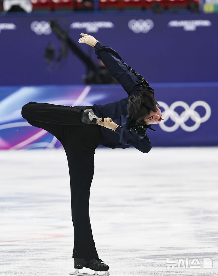 [밀라노=뉴시스] 김근수 기자 = 피겨스케이트 차준환이 10일(현지 시간) 이탈리아 밀라노 아이스스케이팅 아레나에서 열린 2026 밀라노·코르티나 담페초 동계올림픽 남자 싱글 쇼트프로그램에서 연기를 펼치고 있다. 2026.02.11. ks@newsis.com