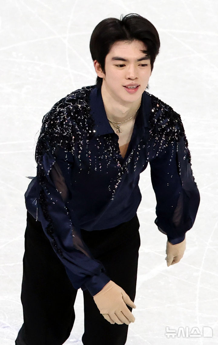 [밀라노=뉴시스] 박주성 기자 = 10일 (현지 시간) 이탈리아 밀라노 아이스 스케이팅 아레나 경기장에서 열린 2026 밀라노·코르티나담페초 동계올림픽 피겨스케이팅 남자 싱글 쇼트프로그램에서 차준환 선수가 경기를 마치고 밝은 표정을 짓고 있다. 2026.02.10. park7691@newsis.com