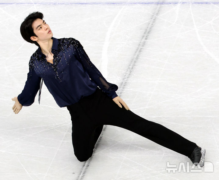 [밀라노=뉴시스] 박주성 기자 = 10일 (현지 시간) 이탈리아 밀라노 아이스 스케이팅 아레나 경기장에서 열린 2026 밀라노·코르티나담페초 동계올림픽 피겨스케이팅 남자 싱글 쇼트프로그램에서 차준환 선수가 경기를 하고 있다. 2026.02.10. park7691@newsis.com
