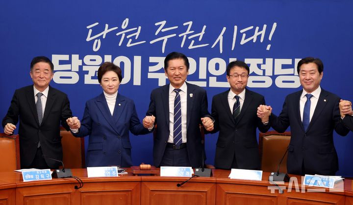 '합당 중단' 민주당, 갈등 수습 부심…"'같음' 바탕으로 총단결"