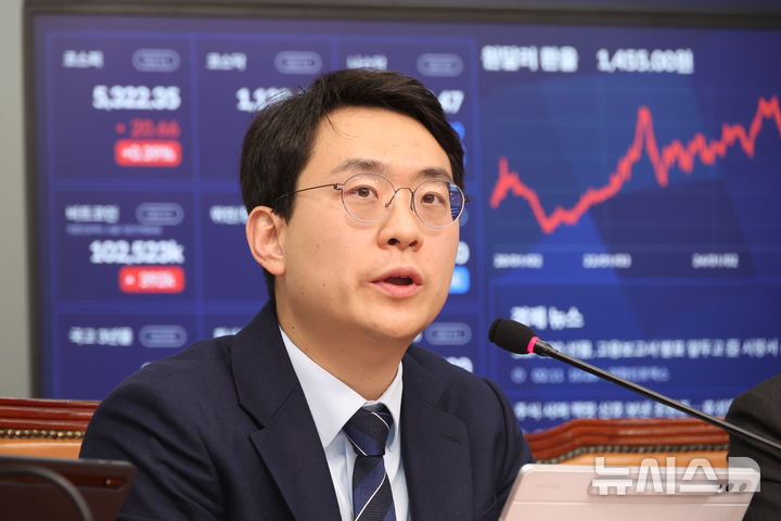 [서울=뉴시스] 김금보 기자= 박지원 더불어민주당 최고위원이 11일 오전 서울 여의도 국회에서 열린 최고위원회의에서 발언을 하고 있다. 2026.02.11.kgb@newsis.com