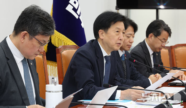 [서울=뉴시스] 김금보 기자 = 오기형 더불어민주당 K-자본시장특별위원회 위원장이 11일 오전 서울 여의도 국회에서 기자간담회를 열고 발언을 하고 있다. 2026.02.11.kgb@newsis.com