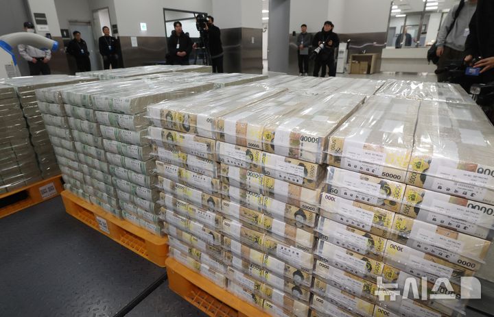 한국은행, 설 명절 앞두고 시중은행에 화폐 공급 [뉴시스Pic]