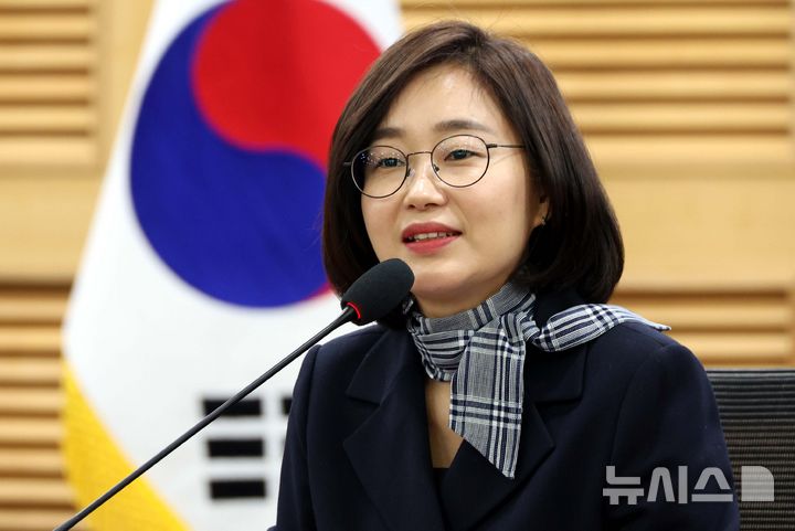 [서울=뉴시스] 조성봉 기자= 김재연 진보당 상임대표가 11일 오전 서울 여의도 국회 의원회관 세미나실에서 열린 '정치개혁, 6.3 선거 계획' 관련 기자간담회에서 발언을 하고 있다. 2026.02.11. suncho21@newsis.com