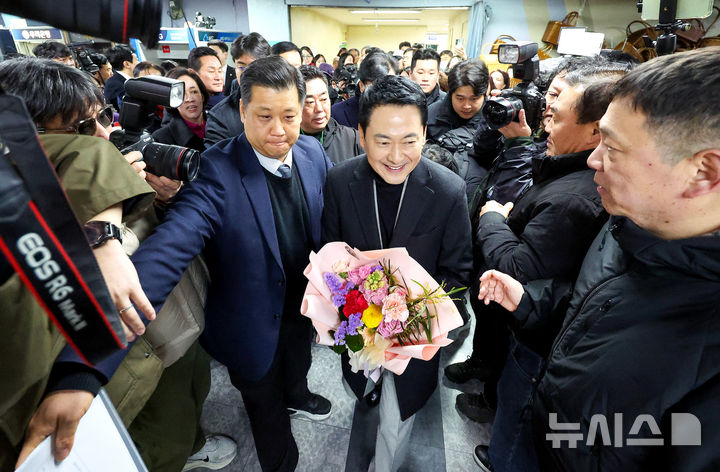 [대구=뉴시스] 이무열 기자 = 장동혁 국민의힘 대표가 11일 대구 중구 서문시장 연합회를 방문하고 있다. 2026.02.11. lmy@newsis.com