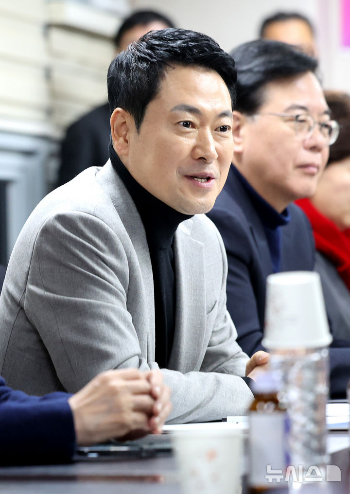 [대구=뉴시스] 이무열 기자 = 장동혁 국민의힘 대표가 11일 대구 중구 서문시장에서 열린 연합회 간담회에서 발언하고 있다. 2026.02.11. lmy@newsis.com