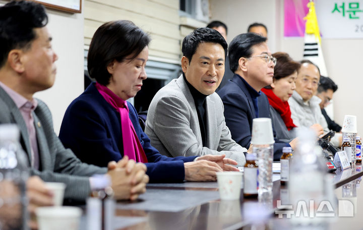 [대구=뉴시스] 이무열 기자 = 장동혁 국민의힘 대표가 11일 대구 중구 서문시장에서 열린 연합회 간담회에서 발언하고 있다. 2026.02.11. lmy@newsis.com