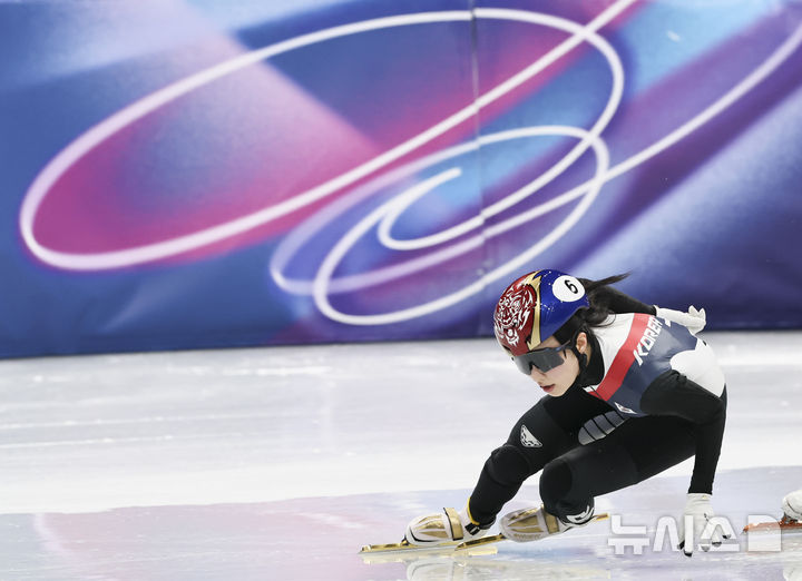 [밀라노=뉴시스] 김근수 기자 = 쇼트트랙 김길리가 11일(현지 시간) 이탈리아 밀라노 아이스스케이팅 아레나에서 계주 훈련을 하고 있다. 2026.02.11. ks@newsis.com