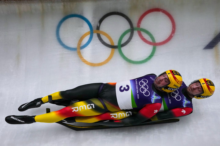 [코르티나담페초=AP/뉴시스]벤틀-아를트, 루지 2인승 동메달. 2026.02.11.