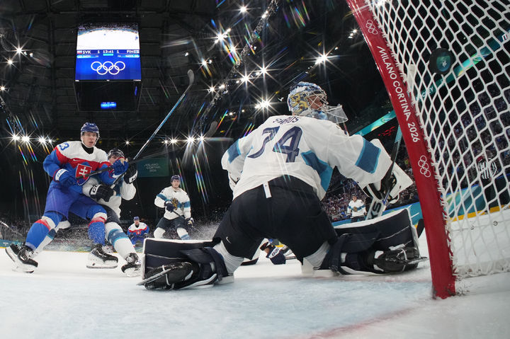[밀라노=AP/뉴시스] 2026 밀라노·코르티나담페초 동계올림픽 아이스하키 남자 조별리그 B조 슬로바키아 대 핀란드 경기 장면. 2026.02.11.