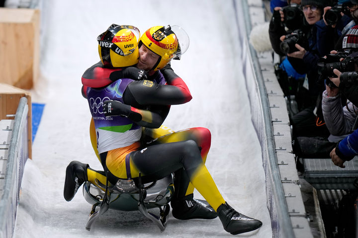 [코르티나담페초=AP/뉴시스]벤틀-아를트, 루지 2인승 동메달. 2026.02.11.