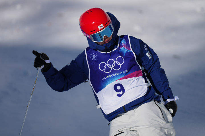 [리비뇨=AP/뉴시스] 2026 밀라노·코르티나담페초 동계올림픽 프리스타일 스키 남자 모굴 결선에 진출한 정대윤. 2026.02.12.