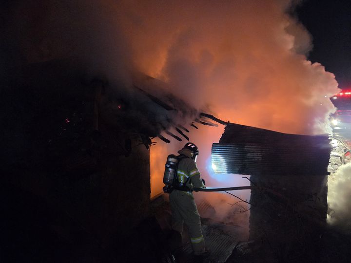 충남 서천 마서면 폐가서 불…1시간54분 만에 진화