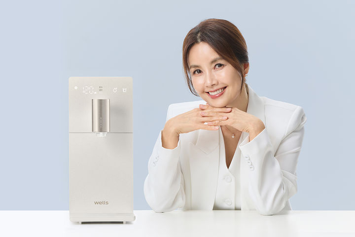 [서울=뉴시스]교원 웰스, 브랜드 앰배서더로 신애라 발탁.(사진=교원 웰스 제공) 2026.02.12. photo@newsis.com *재판매 및 DB 금지