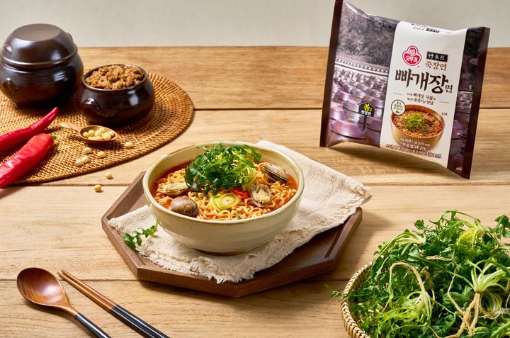 [서울=뉴시스] 오뚜기가 봄 시즌 한정 제품 '죽장연 빠개장면'을 12일 출시했다.(사진=오뚜기) *재판매 및 DB 금지