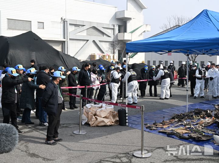 '12·29 여객기참사' 기체 잔해물 재조사…10회 이상 실시