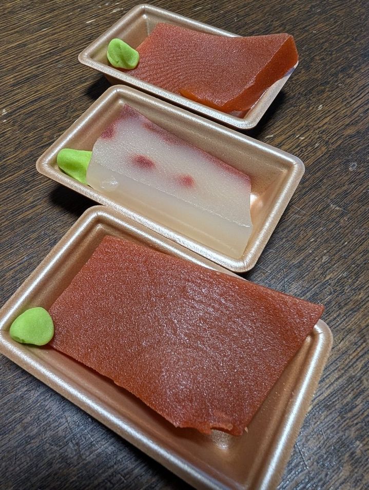 [서울=뉴시스]생선회 모양 양갱.(사진출처: 엑스) 2026.02.12.