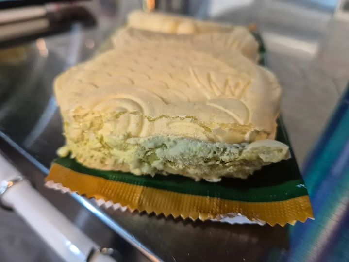 [뉴시스] 머리와 몸통이 분리된 붕어 모양 아이스크림 사진이 온라인에서 화제를 모으고 있다. (사진=스레드 'act_brave' 캡처) *재판매 및 DB 금지