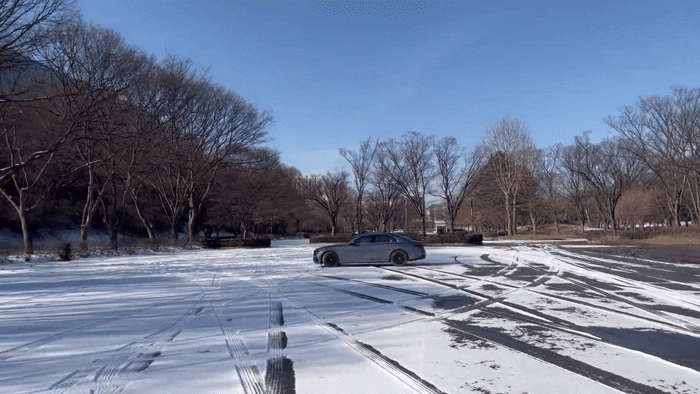 [서울=뉴시스] 메르세데스-벤츠 E300 4매틱 AMG의 모습. 2026.2.18. photo@newsis.com *재판매 및 DB 금지