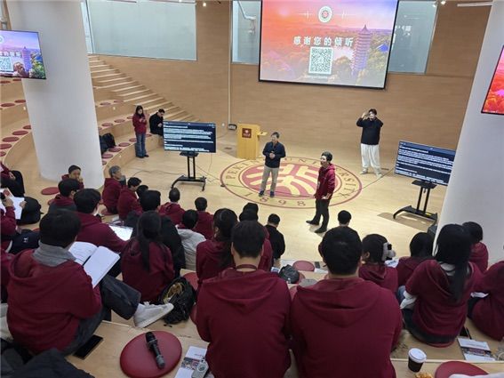 [서울=뉴시스] 베이징대학에서 특강 후 청년창업과 관련된 질의응답이 진행 중이다. (사진=한성대 제공) 2026.02.12. photo@newsis.com&nbsp; *재판매 및 DB 금지