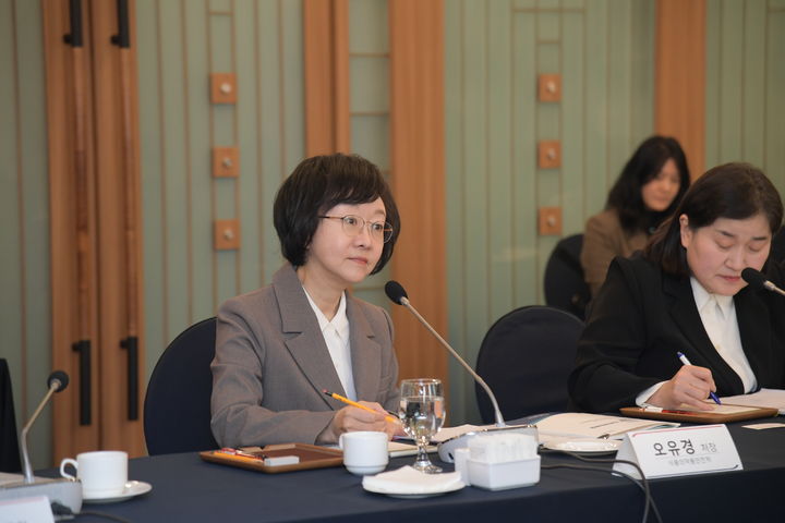 [서울=뉴시스] 오유경 식품의약품안전처 처장은 '기본이 단단한 국민안전, 모두가 함께 누리는 안심 일상'을 주제로 12일 한국프레스센터에서 12개 소비자단체 대표들과 간담회를 개최했다. (사진=식약처 제공) 2026.02.12. photo@newis.com *재판매 및 DB 금지