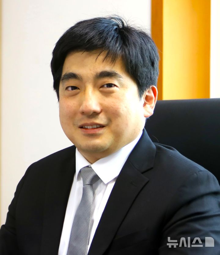 [포항=뉴시스] 송종욱 기자 = 포스텍 감종훈 교수가 태풍이 전 세계 가뭄을 완화하는 핵심 요소라는 사실을 밝혀냈다. 사진은 감 교수. (사진=포스텍 제공) 2026.02.12. photo@newsis.com