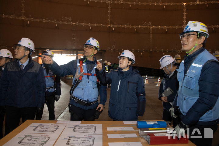 [세종=뉴시스]최연혜 한국가스공사 사장은 설 연휴를 앞둔 12일부터 13일까지 당진 액화천연가스(LNG) 기지 건설 현장 및 인천·서울 지역본부에 대한 특별 안전 점검에 나선다.(사진=가스공사 제공)