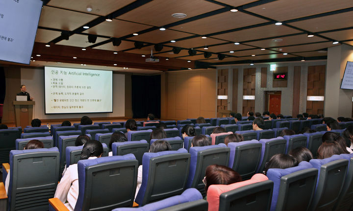 [대전=뉴시스] 가톨릭대학교 대전성모병원이 12일 병원 9층 강당 상지홀에서 '제3회 의료윤리 집담회'를 열었다. (사진=대전성모병원 제공) 2026.02.12. photo@newsis.com *재판매 및 DB 금지