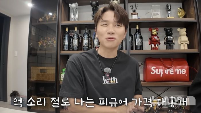 [서울=뉴시스] 가수 케이윌이 자신이 수집한 피규어를 공개했다. (사진 = 유튜브 채널 '형수는 케이윌' 캡처) 2026.02.12. photo@newsis.com *재판매 및 DB 금지