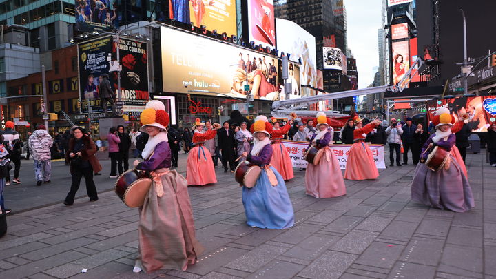 [서울=뉴시스] 11일(현지시간) 미국 뉴욕에서 열린 국가유산 방문 캠페인 홍보 행사 '코리아 온 스테이지 인 뉴욕(Korea on Stage in New York' 개막식 (사진=국가유산청 제공) 2026.02.12. photo@newsis.com *재판매 및 DB 금지