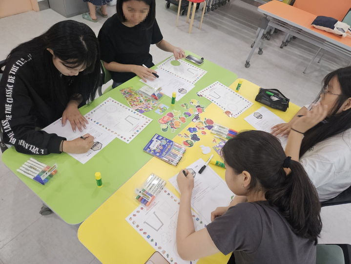 [서울=뉴시스] 국립민속박물관 '교과서 속 민속 이야기-어쩌다 카페 사장' 교육 현장 (사진=국립민속박물관 제공) 2026.02.12. photo@newsis.co *재판매 및 DB 금지