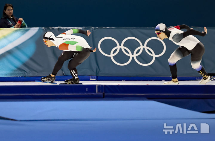 [밀라노=뉴시스] 김근수 기자 = 헝가리로 귀화한 스피드스케이팅 김민석이 11일(현지 시간) 이탈리아 밀라노 스피드스케이팅 아레나에서 열린2026 밀라노·코르티나 담페초 동계올림픽 스피드스케이팅 남자 1000m에서 역주하고 있다. 2026.02.12. ks@newsis.com