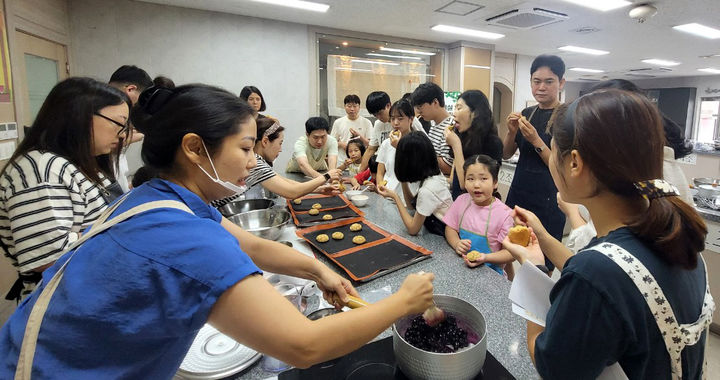 [광주=뉴시스] 광주지역 농산물 활용 교육. (사진=광주시청 제공). photo@newsis.com *재판매 및 DB 금지