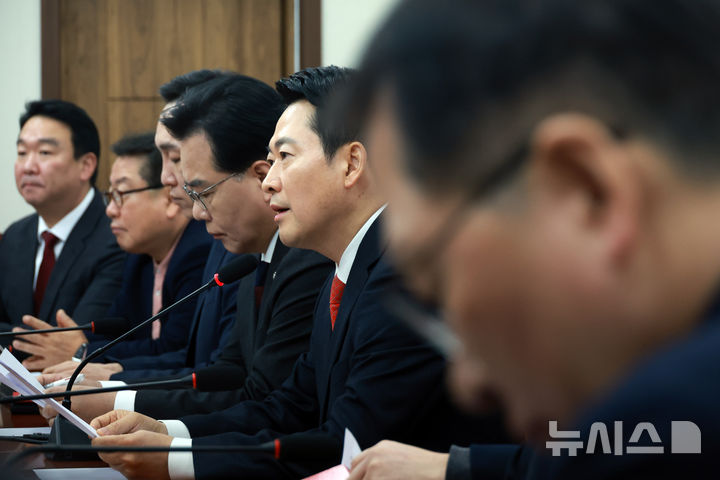 [서울=뉴시스] 고승민 기자 = 장동혁 국민의힘 대표가 12일 서울 여의도 국회에서 열린 최고위원회의에서 발언하고 있다. 2026.02.12. kkssmm99@newsis.com