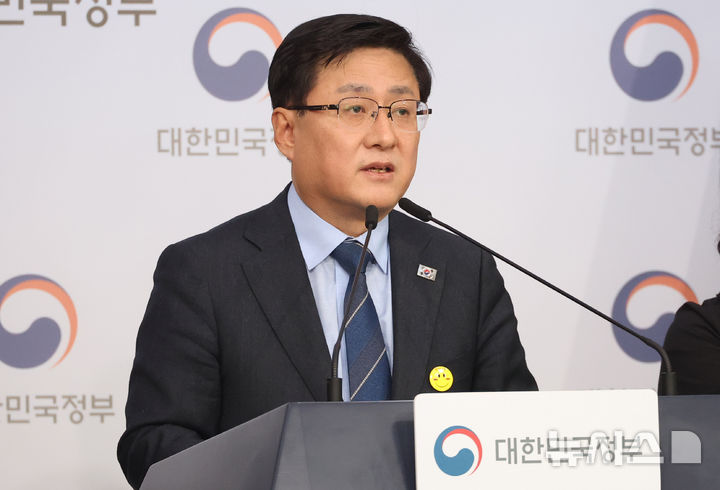 [서울=뉴시스] 추상철 기자 = 김성환 기후에너지환경부 장관. 2026.02.12. scchoo@newsis.com