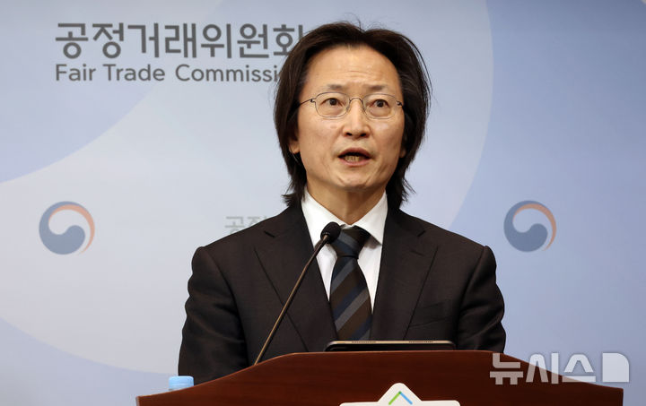 [세종=뉴시스] 강종민 기자 = 주병기 공정거래위원장이 12일 세종시 정부세종청사에서 CJ제일제당, 삼양사, 대한제당 등 3개 제당사의 담합사건 심의 결과를 발표하고 있다. 2026.02.12. ppkjm@newsis.com