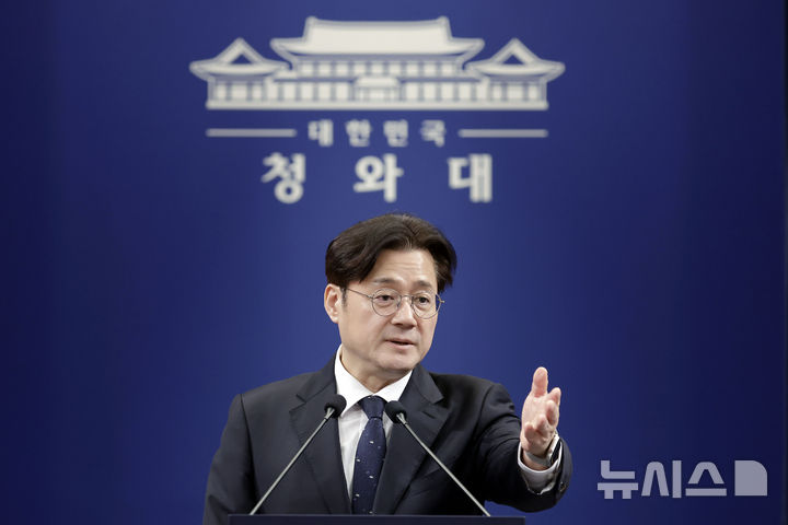 [서울=뉴시스] 최동준 기자 = 홍익표 청와대 정무수석. 2026.02.12. photocdj@newsis.com