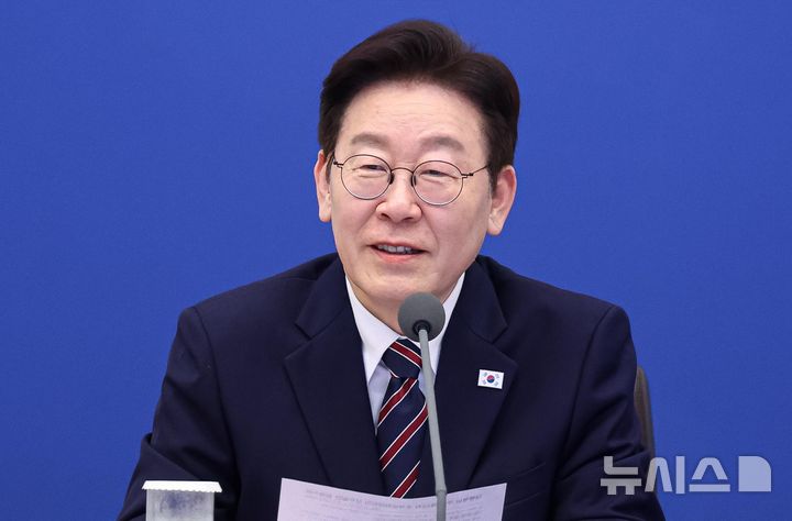 [서울=뉴시스] 최동준 기자 = 이재명 대통령이 12일 청와대에서 열린 수석보좌관회의에서 발언하고 있다. 2026.02.12. photocdj@newsis.com