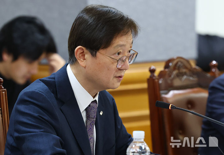 [서울=뉴시스] 황준선 기자 = 이찬진 금융감독원장이 12일 서울 중구 은행회관에서 열린 금융감독원장-은행장 간담회에서 발언하고 있다. 2026.02.12. hwang@newsis.com